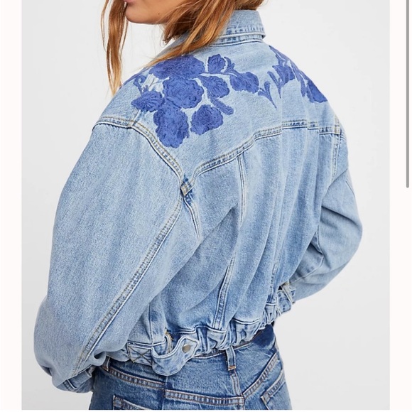 Free People Cinched Blue Floral Embroidered Cropped‎ Denim Jean Jacket - Picture 2 of 3